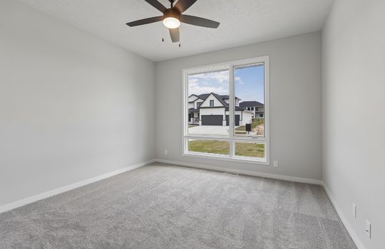 18-web-or-mls-8785 - 5502 N 213th St_018
