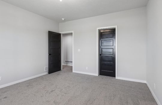 20-web-or-mls-11722 S 124th Ave_020