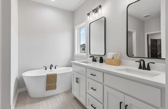 26-web-or-mls-8785 - 5502 N 213th St_026