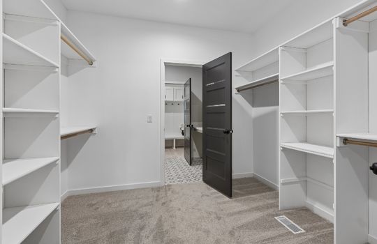28-web-or-mls-8785 - 5502 N 213th St_028