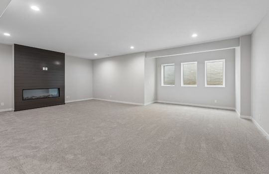 32-web-or-mls-19505 Allied St_032
