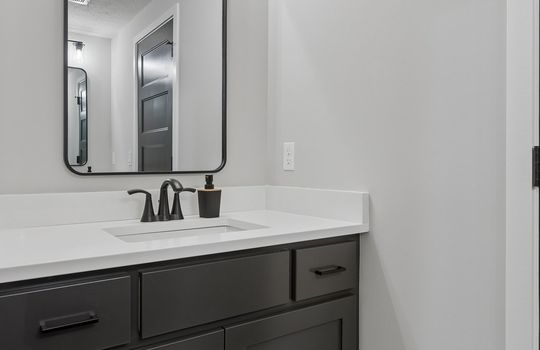 40-web-or-mls-8785 - 5502 N 213th St_040