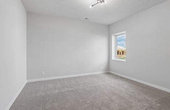 41-web-or-mls-8785 - 5502 N 213th St_041