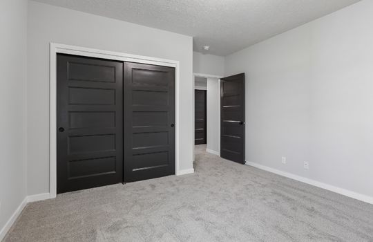42-web-or-mls-8785 - 5502 N 213th St_042
