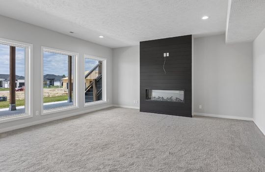 8-web-or-mls-8785 - 5502 N 213th St_008