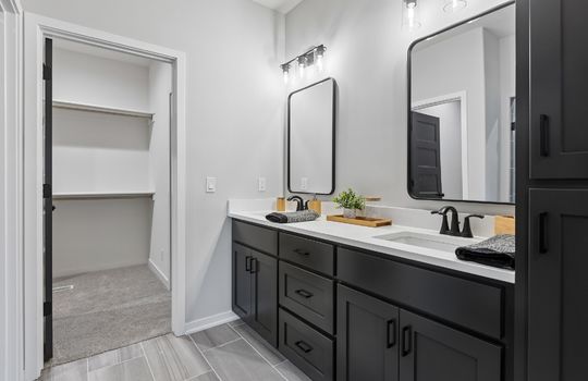 13-web-or-mls-6517 S 214th St_013