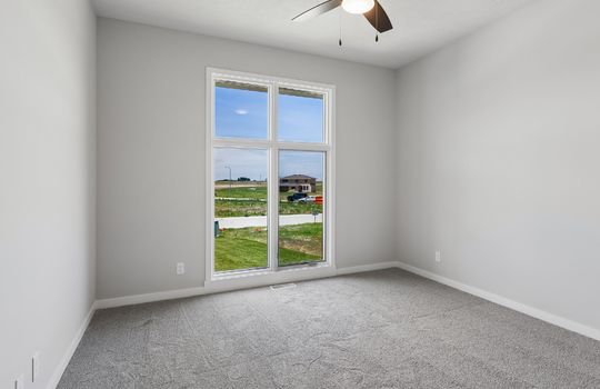 16-web-or-mls-6517 S 214th St_016