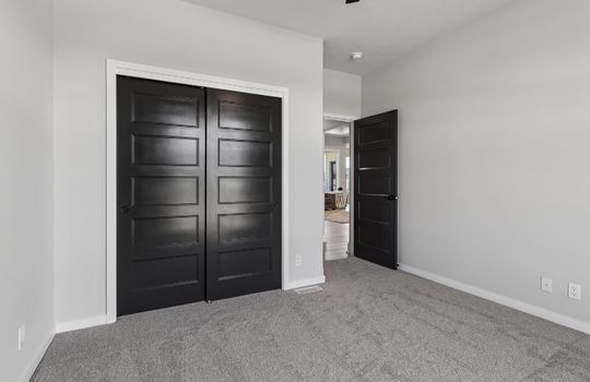 17-web-or-mls-6517 S 214th St_017