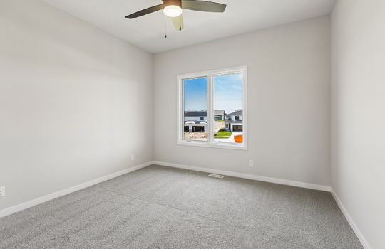 19-web-or-mls-6517 S 214th St_019