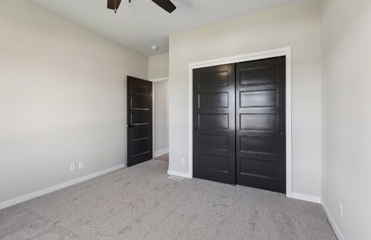 20-web-or-mls-6517 S 214th St_020