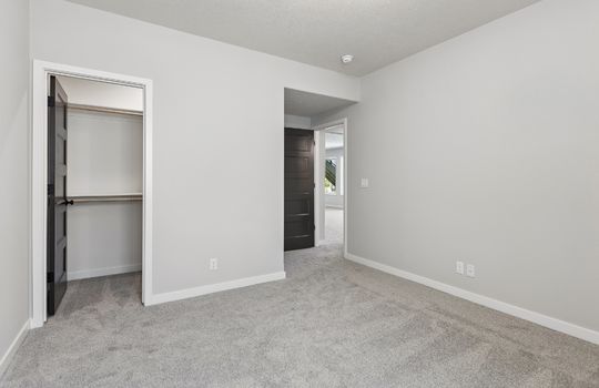22-web-or-mls-6517 S 214th St_022