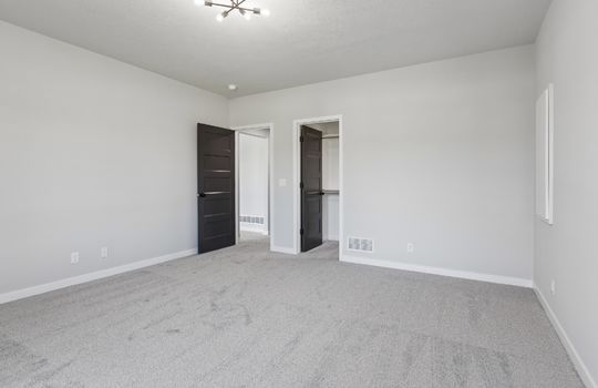 27-web-or-mls-6517 S 214th St_027