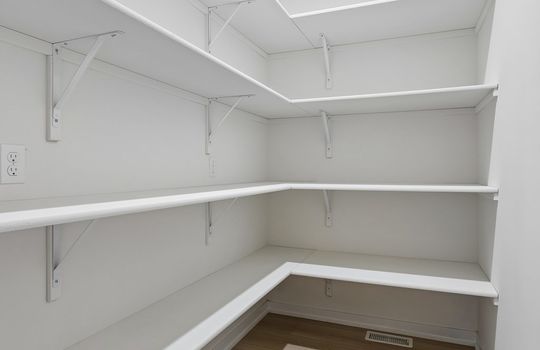 29-web-or-mls-6517 S 214th St_029