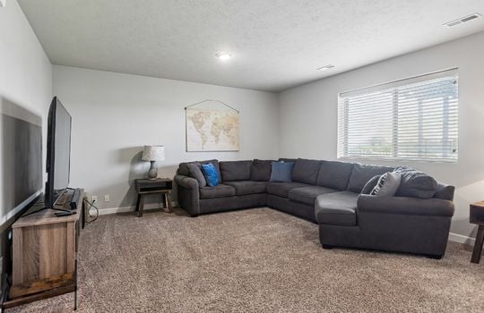 35-web-or-mls-9057 - 19868 K St_035