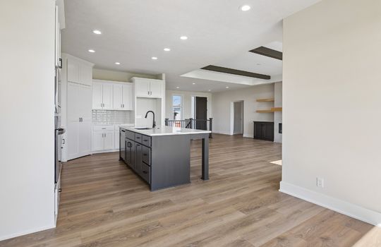 10-web-or-mls-9838 - 5701 N 195th St_010