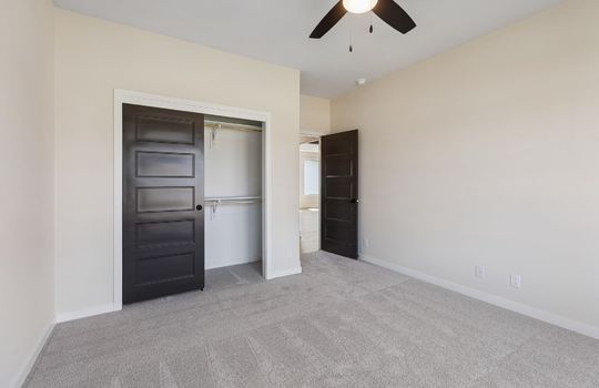 13-web-or-mls-9838 - 5701 N 195th St_013
