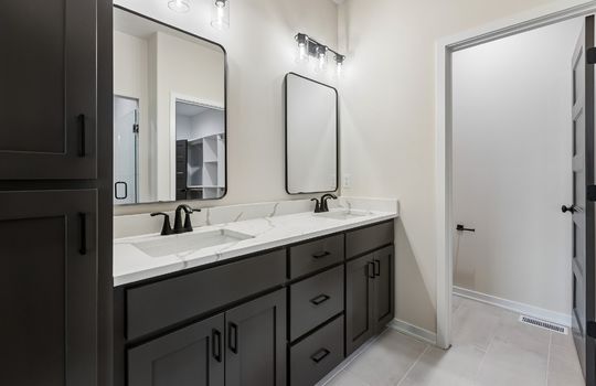 18-web-or-mls-9838 - 5701 N 195th St_018