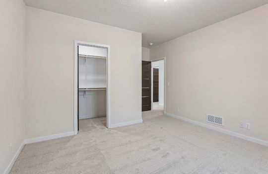 22-web-or-mls-9838 - 5701 N 195th St_022