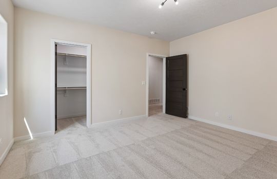 23-web-or-mls-9838 - 5701 N 195th St_023