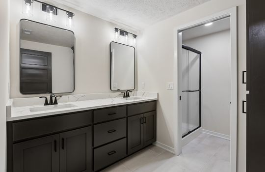 24-web-or-mls-9838 - 5701 N 195th St_024
