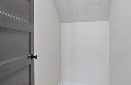 25-web-or-mls-9838 - 5701 N 195th St_025