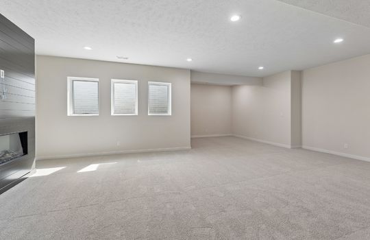 29-web-or-mls-9838 - 5701 N 195th St_029