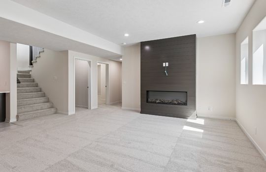 32-web-or-mls-9838 - 5701 N 195th St_031