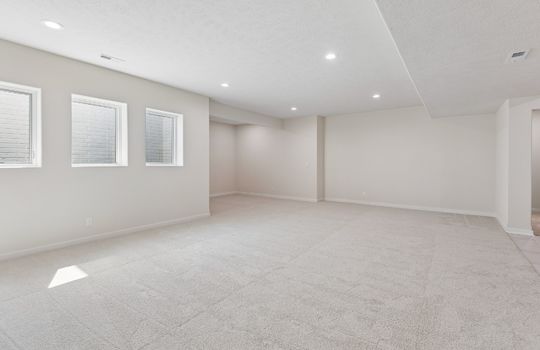 33-web-or-mls-9838 - 5701 N 195th St_032