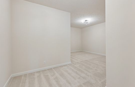 34-web-or-mls-9838 - 5701 N 195th St_033
