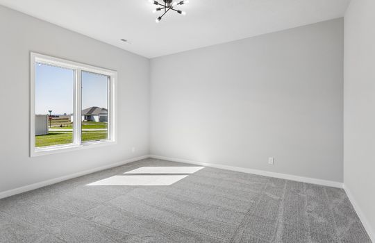 32-web-or-mls-11714 S 124th Ave_032