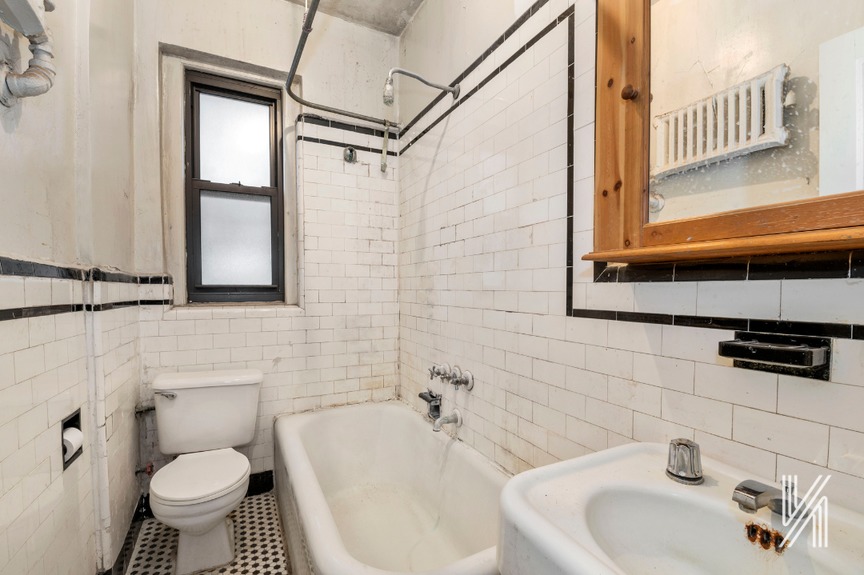 Bathroom with bathtub and window