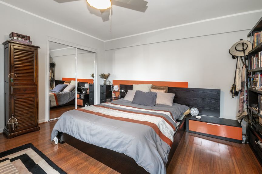 Bedroom with Book shelfs