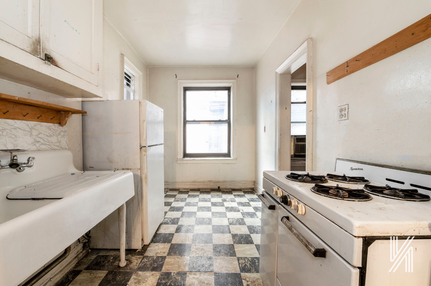 Medium view of kitchen