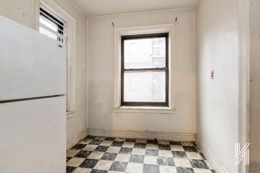 Close up view of window in the kitchen