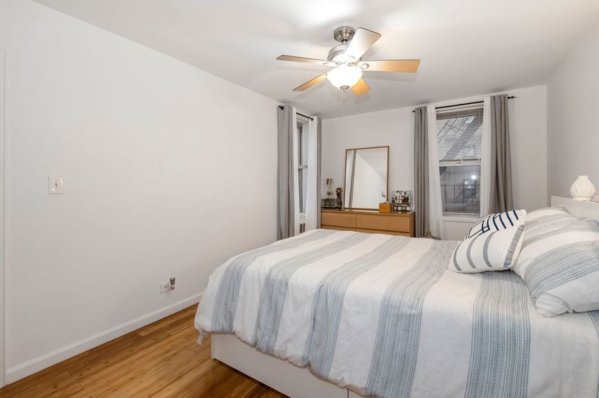Bedroom with Fandeliers and dressing table