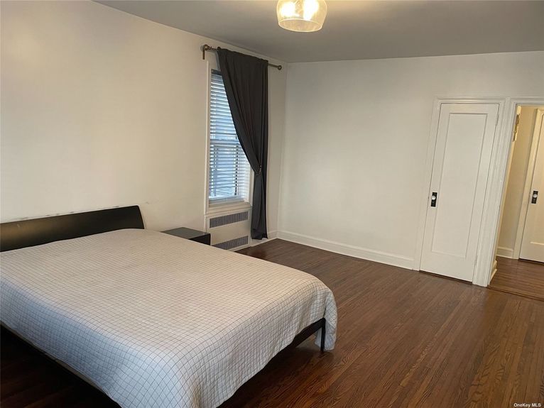 Large bedroom with a walk-in closet