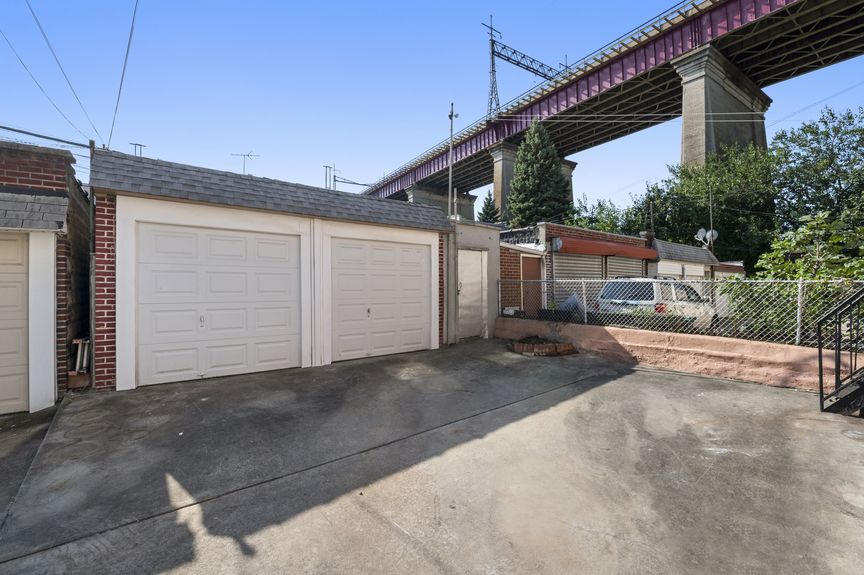 Garage at 22-31 Crescent Street