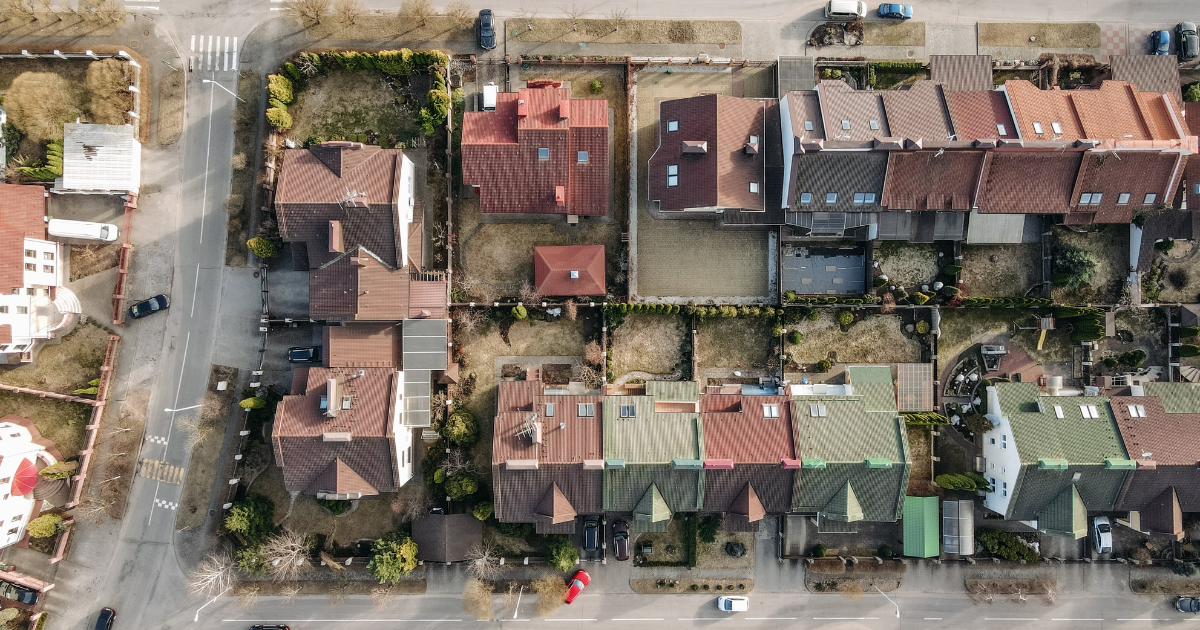 Houses / Neighborhood