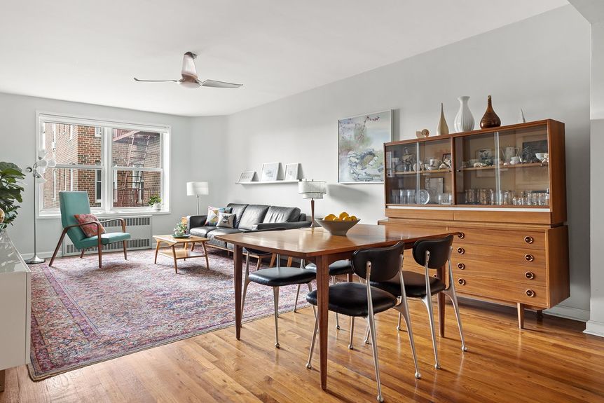 Dining area with a 4-seater dining table