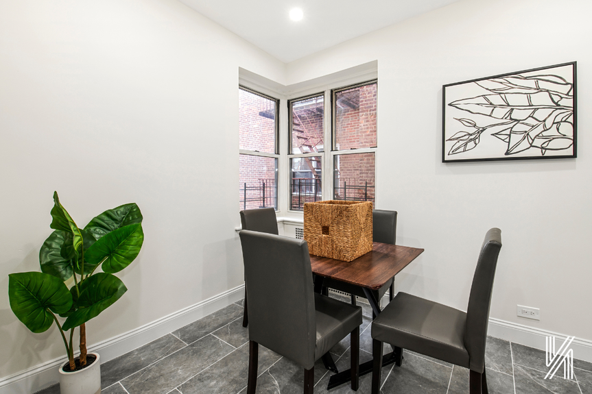 Dining room with window and table with 4 seats