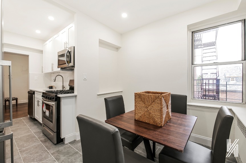 Dining room connected to the kitchen