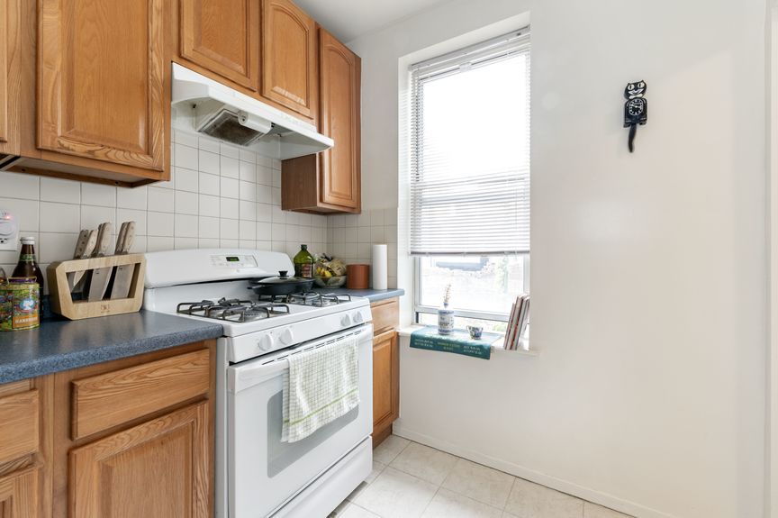 Kitchen photo of 32-10 35th St, 2R