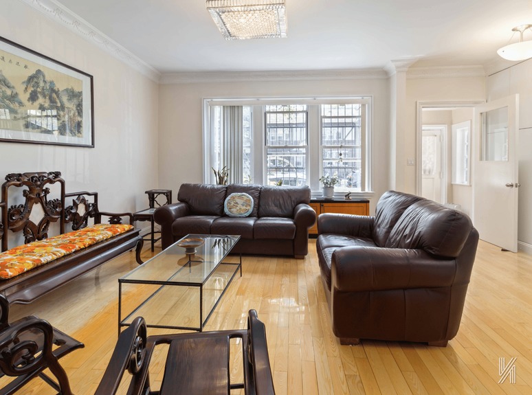 Living room photo of 34-29 72nd Street in Jackson Heights
