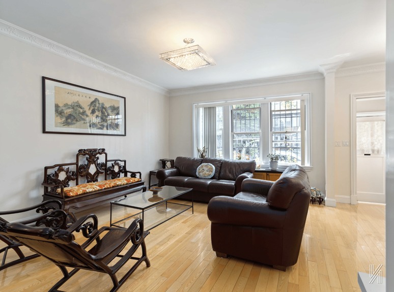 Living room photo of 34-29 72nd Street in Jackson Heights
