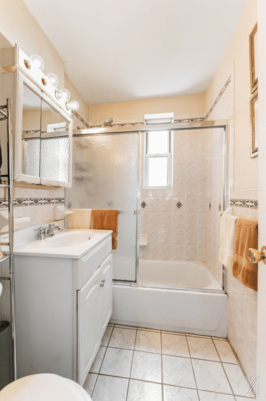 three-bedroom-southridge-apartment-jackson-heights-queens-nyc (2)