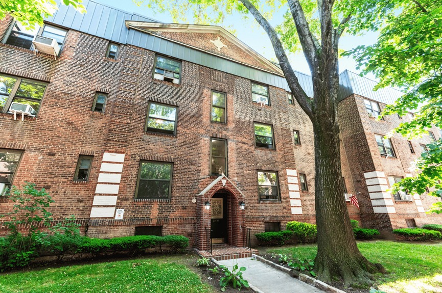 building photo of 22-31 77th St, A2