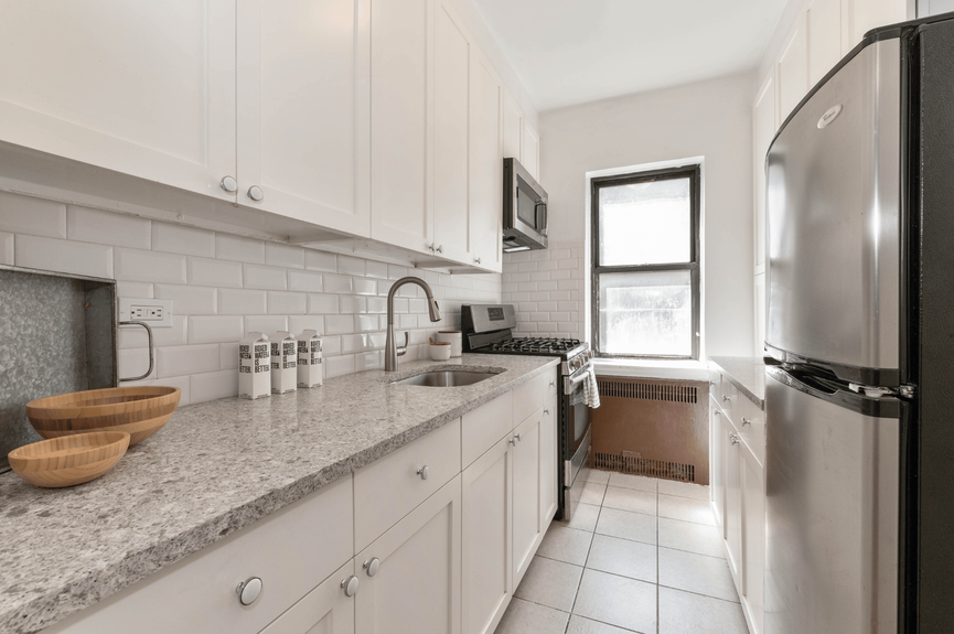 one-bedroom-coop-apartment-jackson-heights-queens-nyc (2)