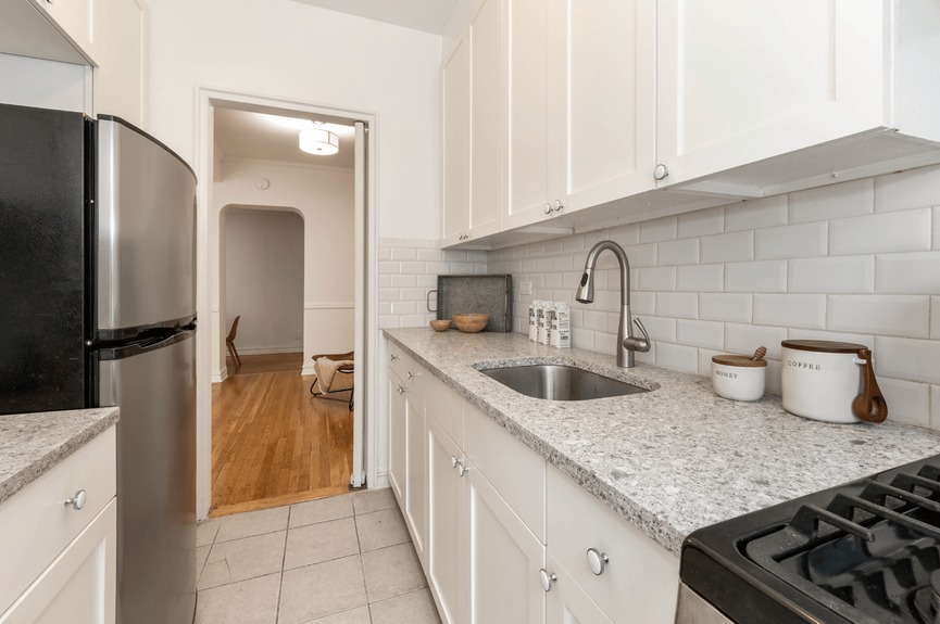 one-bedroom-coop-apartment-jackson-heights-queens-nyc (4)