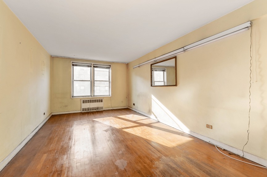jackson-heights-queens-nyc-just-listed-two-bedrooms (13)