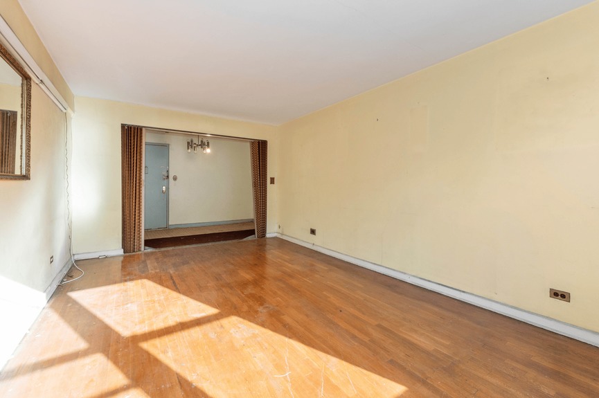 jackson-heights-queens-nyc-just-listed-two-bedrooms (14)